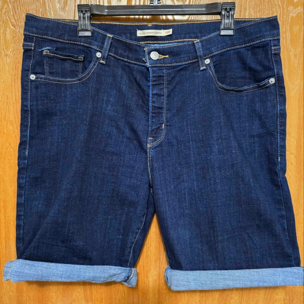 Classic Levi Bermuda Shorts